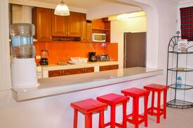 Colonia Adolfo Lopez Mateos House | Spacious 4 bedroom Villa in Heart of Cozumel! V5