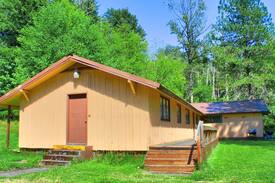 Packwood House | The Bunkhouse @ Packwood Station ~ Wifi/Pets OK!