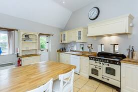 Eastleach House | Supreme Riverside Home by Cotswolds Wildlife Park