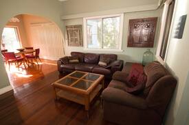 Deagon House | Comfy Peaceful Close To Sandgate, Trains, Airport