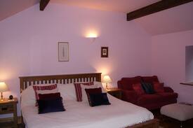 Pantasaph Bed & Breakfast | Pantasaph Farm Bed and Breakfast - Pink Room