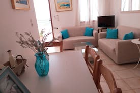 Kalamaki House | AMALIA HOUSE