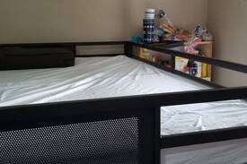 Queens Apartment | Hostal: M: TOP Bunk Bed, 1 Queen size mattress