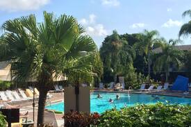 Park Shore Apartment | *CLOSE 2 BEACH*NAPLES, FL*LAKESIDE CONDO*2/2 FURN*