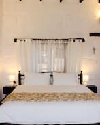 Denham Bed & Breakfast | ‘The Preachers Cottage’ BNB (2BRM Family Stay)