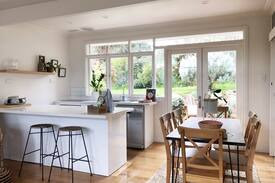 Daylesford House | "Morrie" mid century cottage Daylesford central