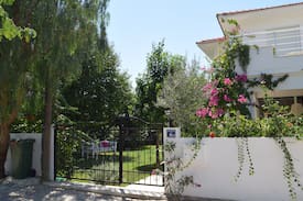 Alacati House | Lovely family SUMMER HOUSE with garden near beach