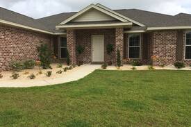 Lillian House | Brings friends, brings family and just get away!