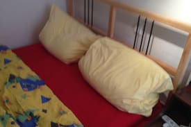 Wuerselen House | Gemütliches, helles Mansardenzimmer