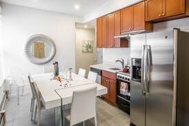 Sutton Place Apartment | Perfect 4b4b place for groups in dawntawn