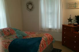 Palmyra Apartment | Cozy clean room 10-15 minutes from Hershey