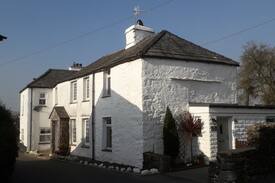 Natland Cabin | Lakes & Kendal -Toby Cottage-Quaint & Pet Friendly