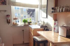 Hansaviertel Apartment | Bunte 3-Raum-Wohnung im grünen Hansaviertel