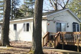 Irons House | Lakefront Cozy Cottage Big Bass Lake
