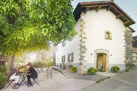 Esnoz Bed & Breakfast | EKOLANDA. CASA RURAL CON ENCANTO 1. MENDI
