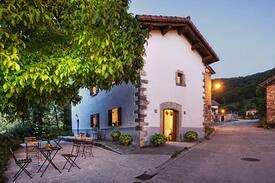 Esnoz Bed & Breakfast | EKOLANDA. CASA RURAL CON ENCANTO 1. MENDI