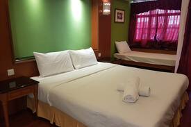 Taman Tanjung Hotel | Holiday Port Dickson Crystal Private Water Chalet