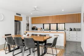 Byron Bay House | LOMANI 10 BYRON BAY - 4 BEDROOM HOME IN TOWN!