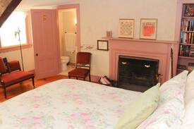 Meredith Bed & Breakfast | Nutmeg Inn Bed & Breakfast Cinnamon Room