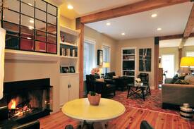 Uptown House | Andersonville - Perfect location!