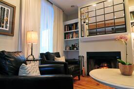 Uptown House | Andersonville - Perfect location!