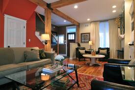 Uptown House | Andersonville - Perfect location!