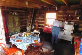 Dixon Bed & Breakfast | Aunt Phoebe's Cabin - Rock Eddy Bluff Cabins