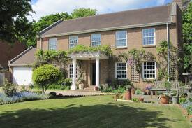New Forest District House | Milford Lodge - Village centre B&B