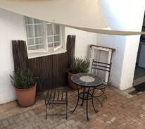 Sunnyside Cabin | Private garden cottage in leafy Clydesdale
