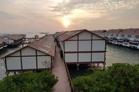 Taman Tanjung Hotel | Holiday Port Dickson Crystal Private Water Chalet
