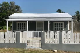 Corozal House | Modern 1 bedroom home near the Caribbean Sea.