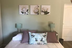 Lichtenburg House | Blossoms of May: Studio apartment / family room