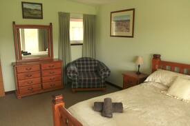 Sandy Flat Bed & Breakfast | Green Room at Donegal Farmstay