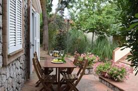 Tiberio House | Capri small villa with garden