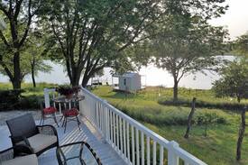 Holmesville House | Sheah Blue Vineyard - Vineyard Cottage