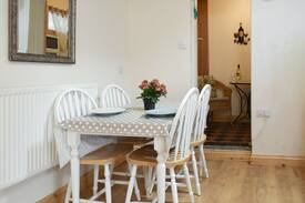West Cliff House | Little Treasure - UK2542 (UK2542)