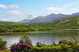 Caragh Cabin | Beautiful Lake Side Thatched Cottage, 400 yrs old.