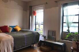Bedford-Stuyvesant Apartment | Big & Bright Bed-Stuy Bushwick Border Boudoir