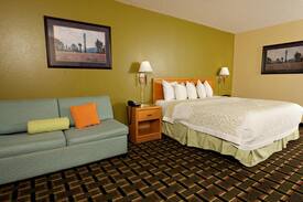 Park City Hotel | Days Inn by Wyndham Wichita North-2 Queen Bed NS