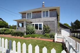 Gearhart House | The Blue Door Beach Cottage-4 BDRM