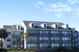 Saint Helena Island Apartment | 725 North Hampton - Villa
