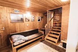 Sotkamo Villa | Honkaharju - Hirsimökki järvenrannalla