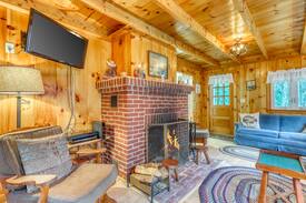 Southport Cabin | Cozy, dog-friendly cabin w/ a wood burning fireplace & a full kitchen