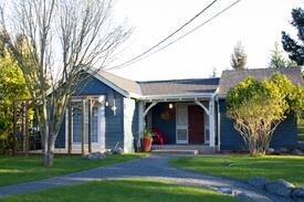 Regional District of Nanaimo House | Family and Dog Friendly property in heart of town