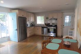 Sarnia Cabin | Humble Cottage by the lake-Brights Grove, ON