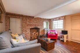 Kimbolton Cabin | The secret Cottage on Kimbolton high street