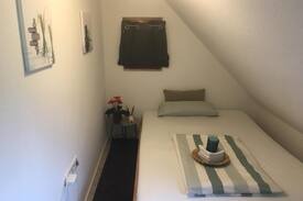 Simmelsdorf Apartment | Private accommodation - 1 minute to the train