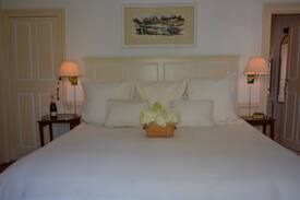 Nantucket Town Bed & Breakfast | Charming 3 Rooms 29 India House Nantucket