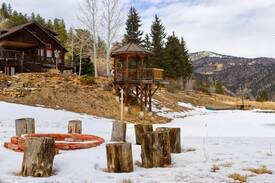 Idaho Springs House | Gorgeous Still Water Mountain Retreat