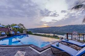 Mushroom Bay Cabin | "Bukit Ancak lembongan Villa" sunrise view